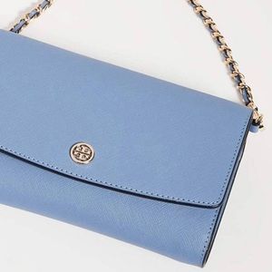Tory Burch NWT Robinson Chain Wallet Bluewood